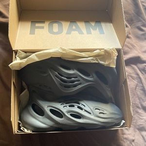 Kids Yeezy foam runners